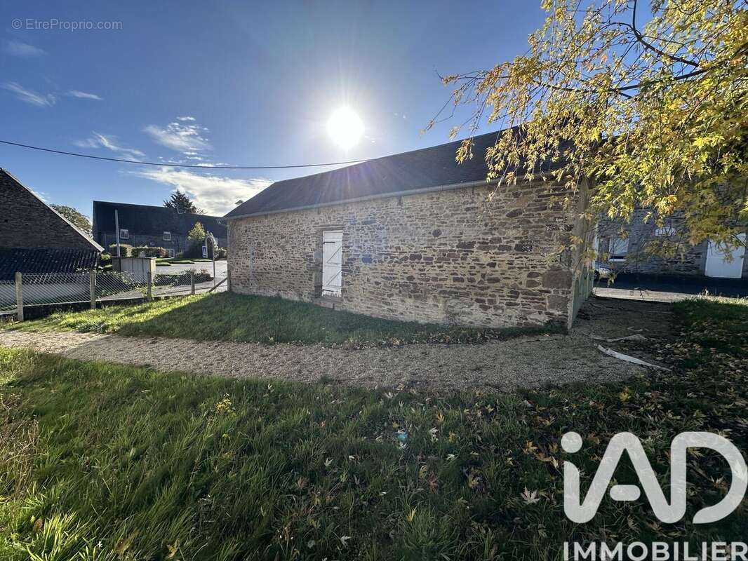 Maison 680 m² à Sougeal  - photo 5