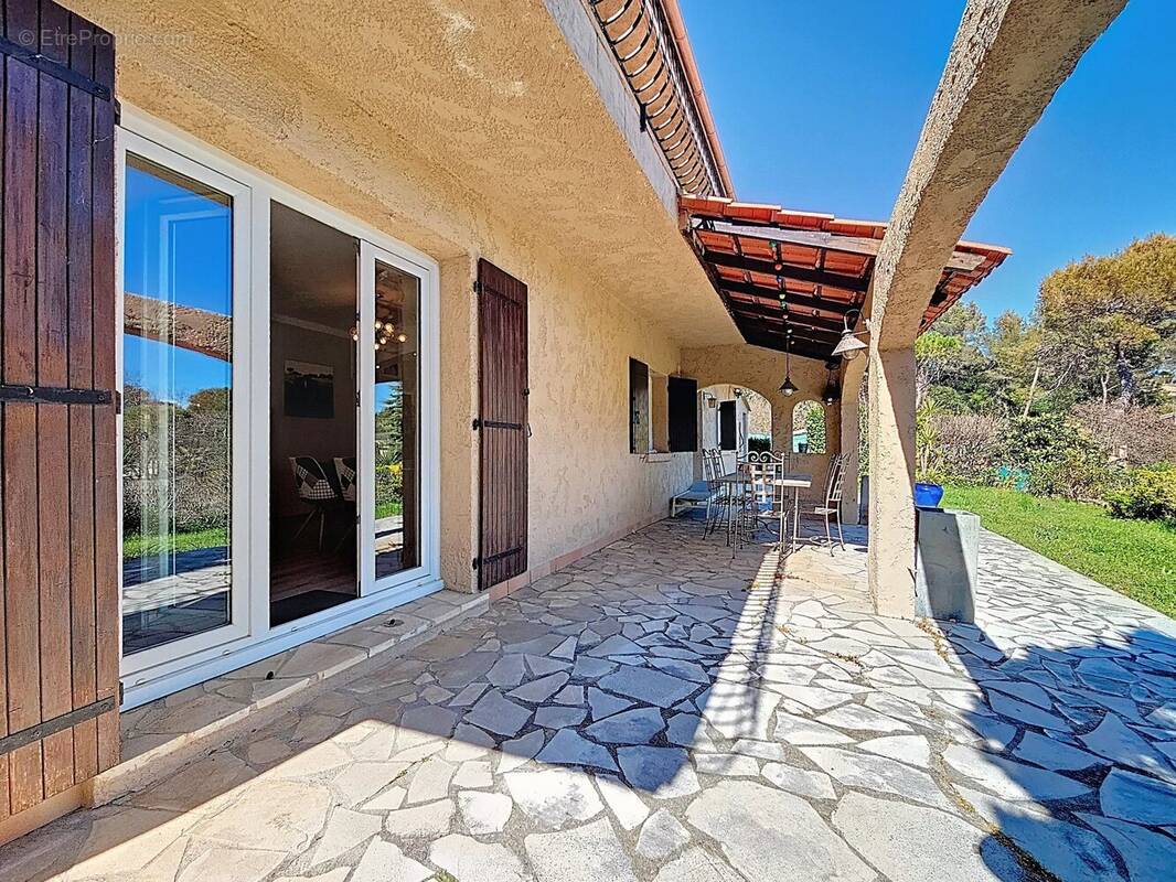 Appartement à MOUGINS