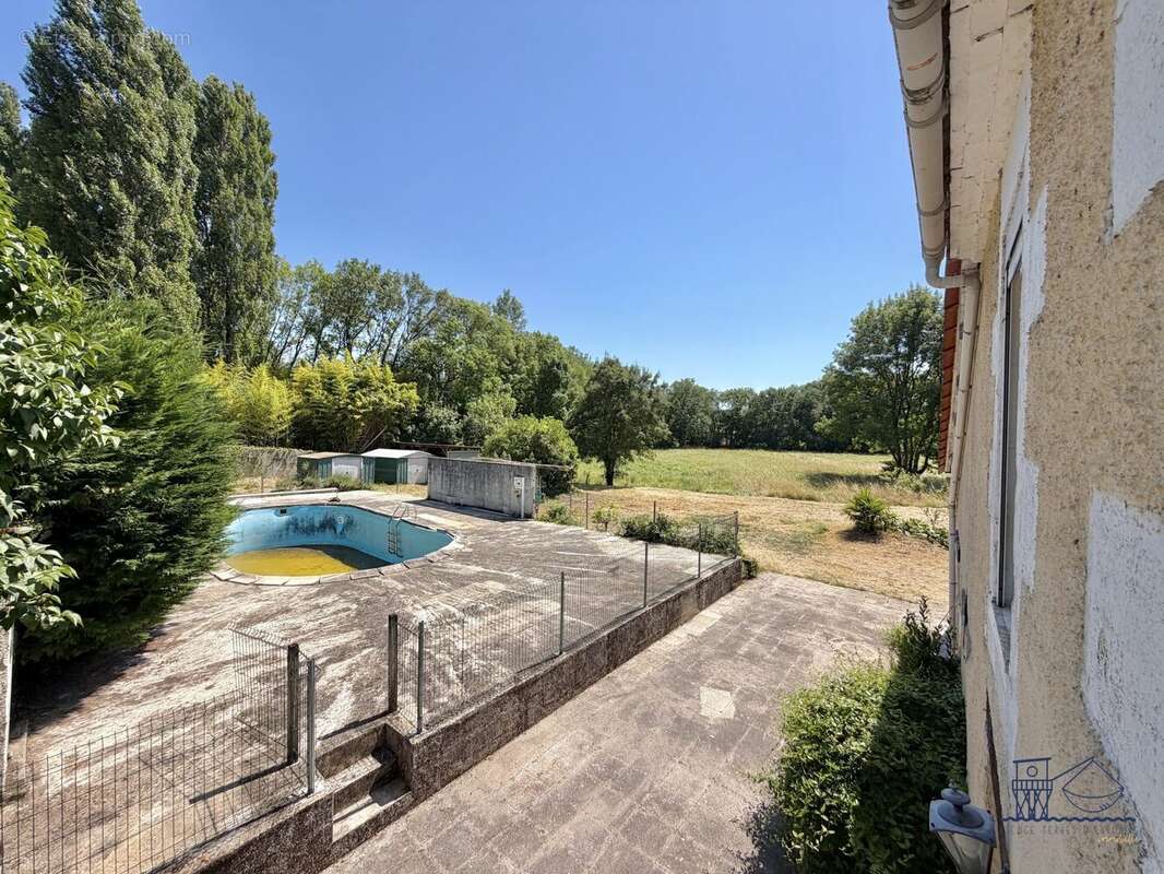 Maison à SAINT-BONNET-SUR-GIRONDE