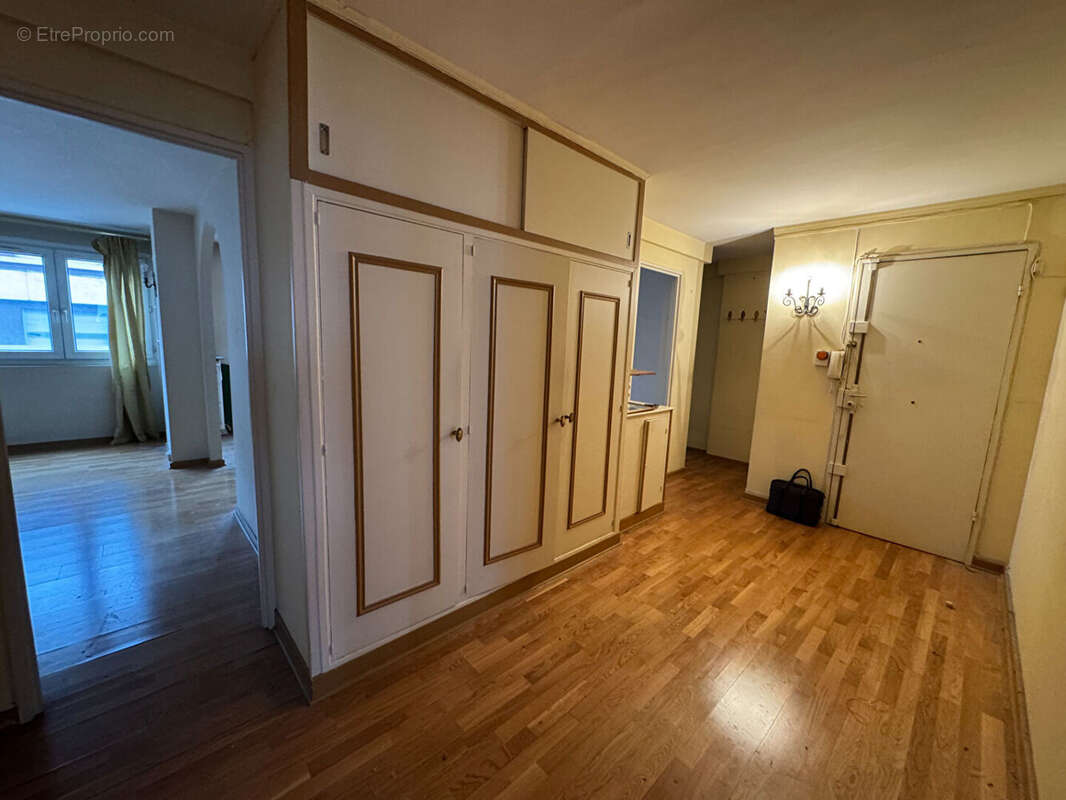 Appartement à PARIS-15E