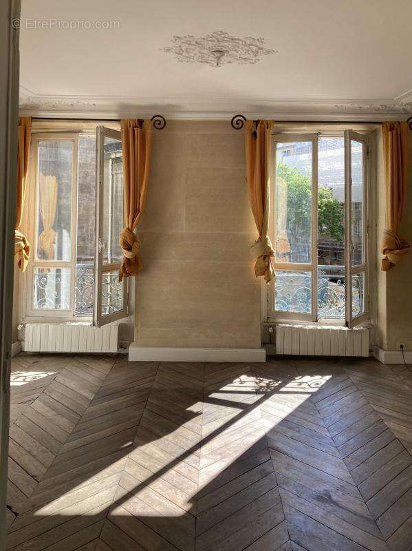 Appartement à PARIS-10E