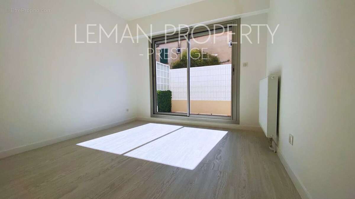 Appartement à VALLAURIS