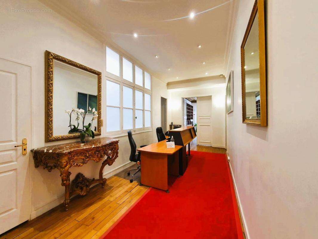 Commerce à PARIS-9E