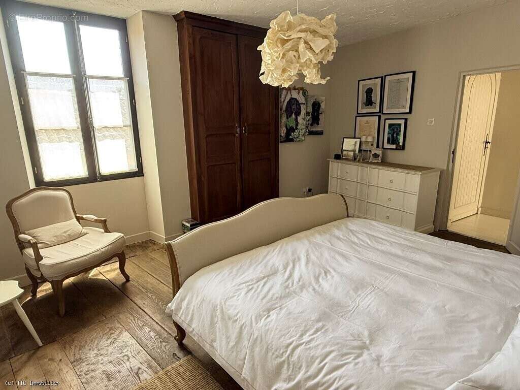 Maison à NANTEUIL-EN-VALLEE