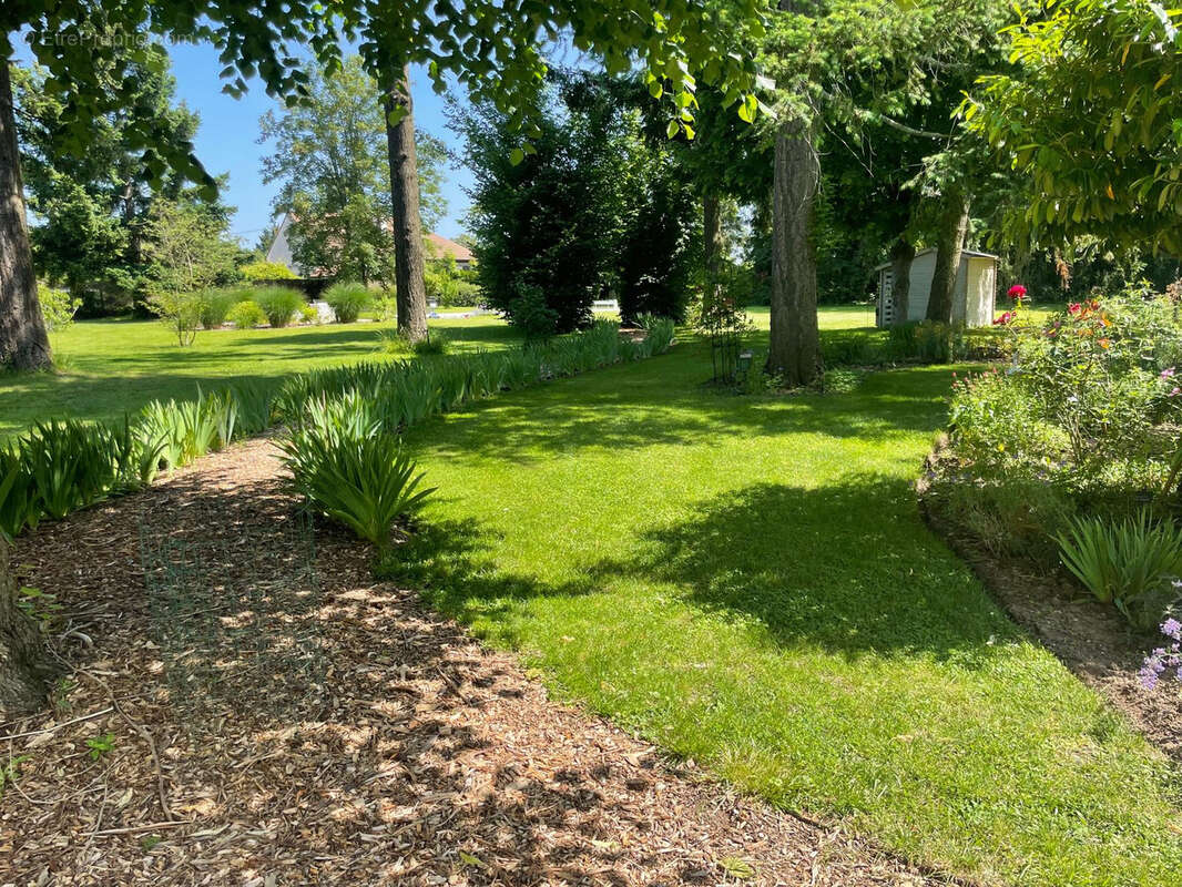 Maison à SAINT-PRYVE-SAINT-MESMIN