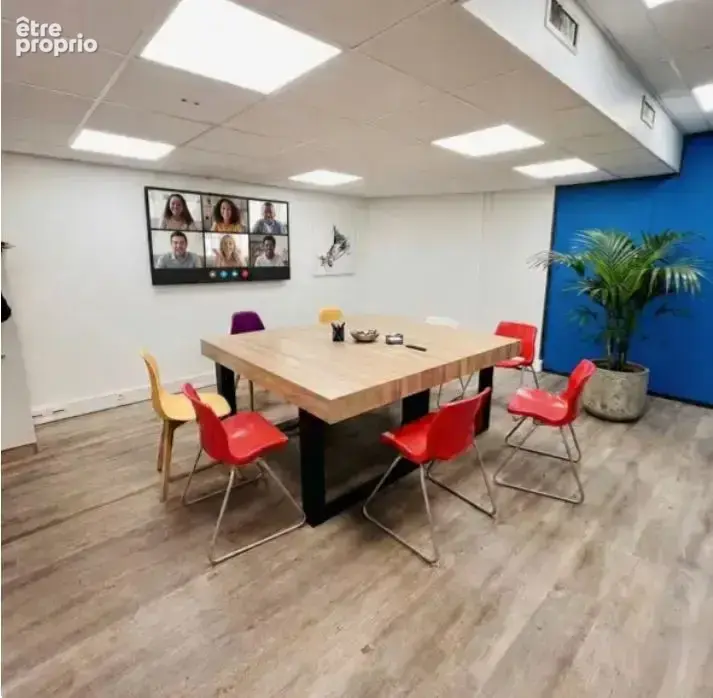 A vendre Bureaux de 236 m² au Pont de St Cloud - photo 5