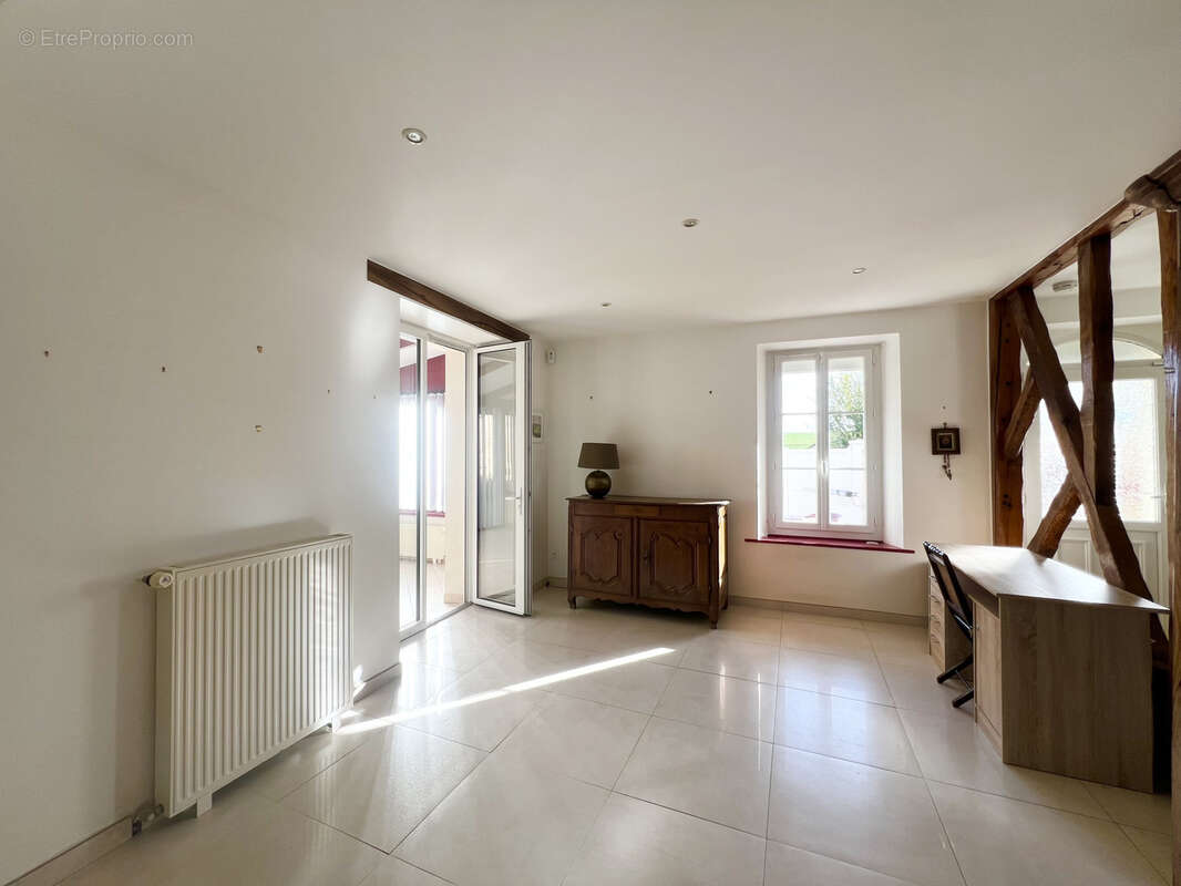 Maison à LOUAN-VILLEGRUIS-FONTAINE