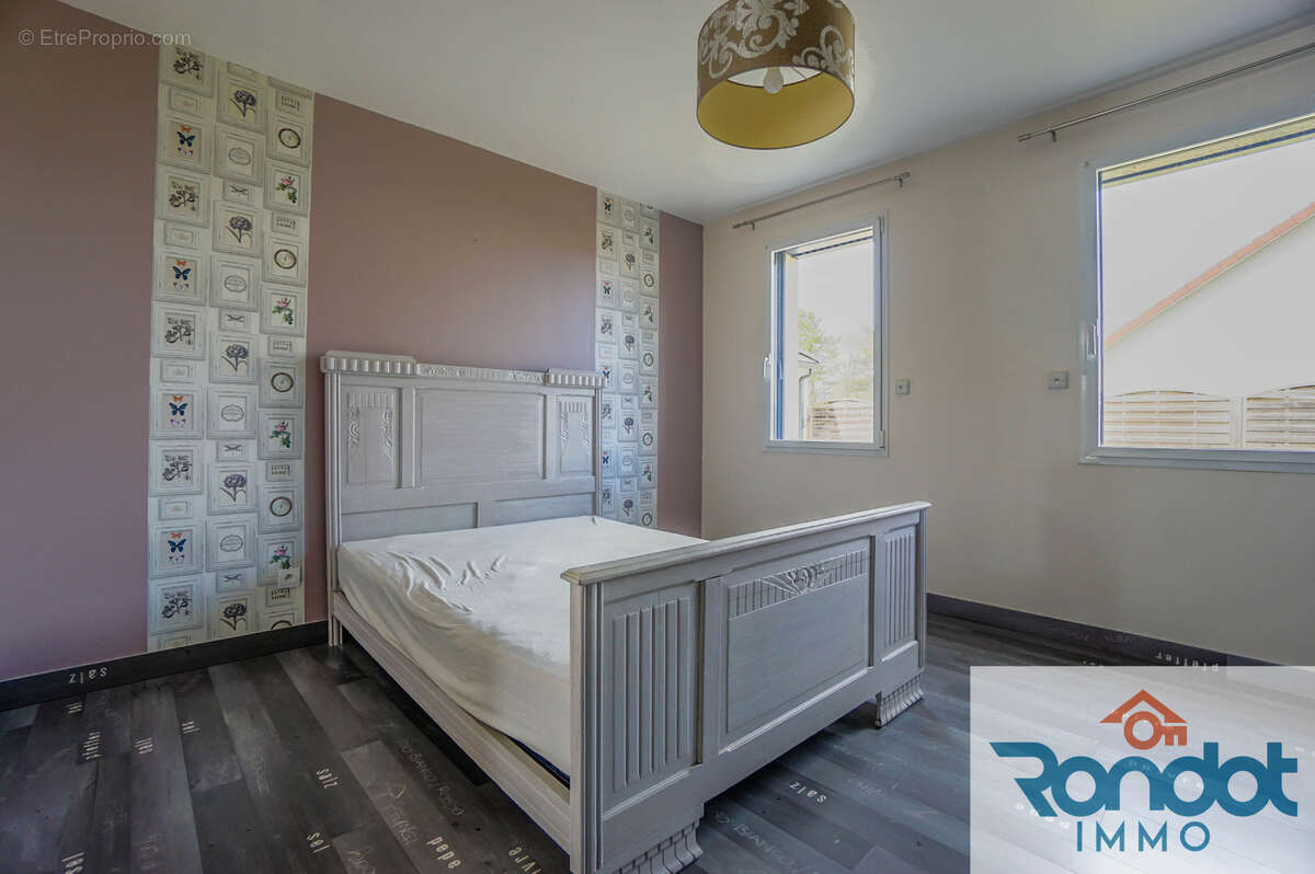 Maison 10 pièces / 6 chambres / 380 m2 / 2045 m2 terrain + piscine intérieur - photo 8