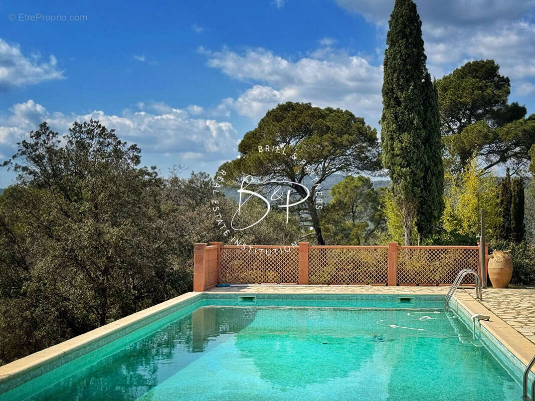 Maison à ENTRECASTEAUX