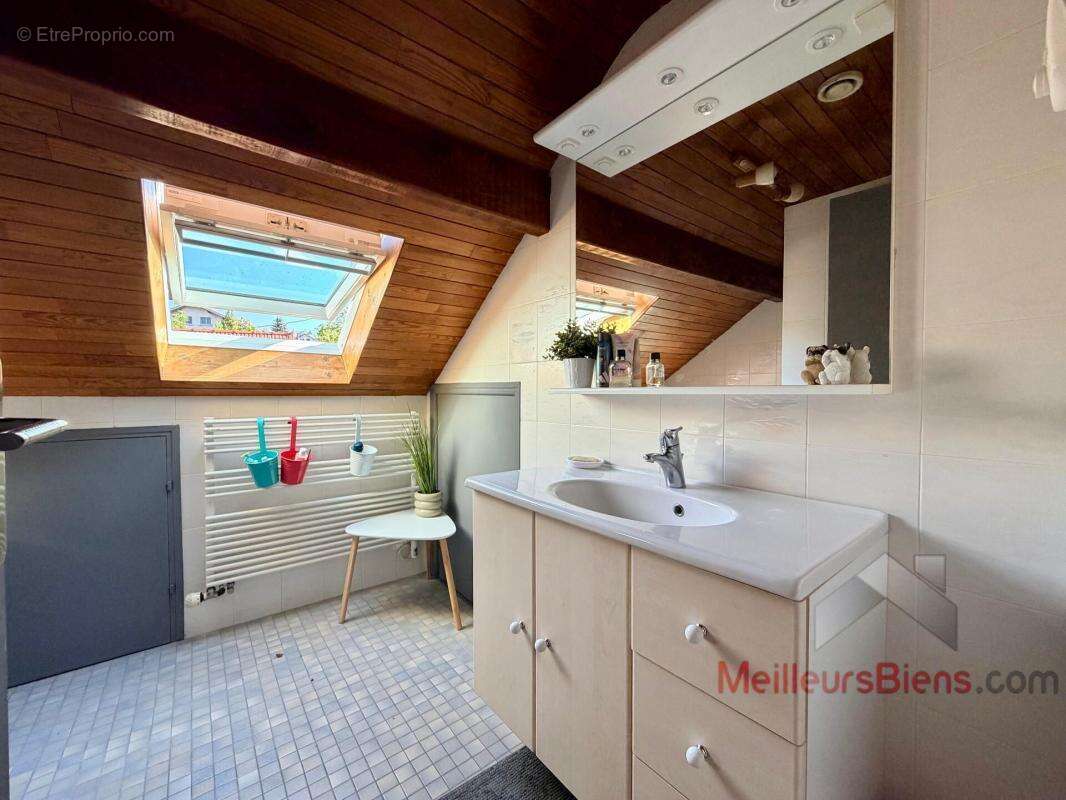 Maison familiale rénovée - 7 pièces - 5 chambres - Grand jardin - Lons-le-Saunier - photo 12