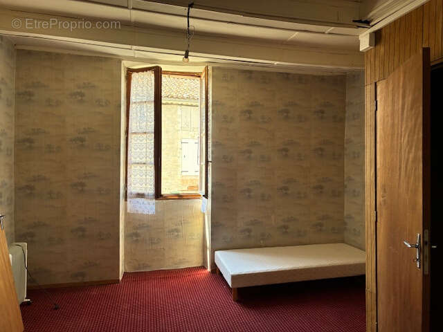 Maison à CASTELNAU-MONTRATIER