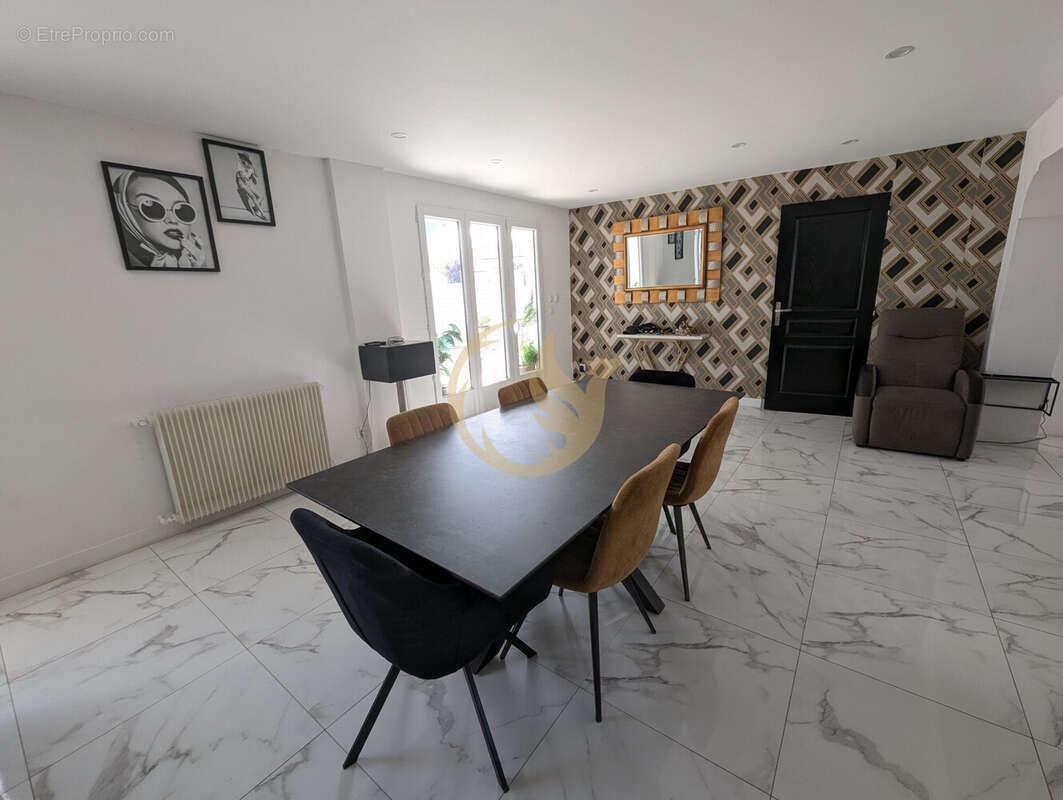 Maison à LAROIN