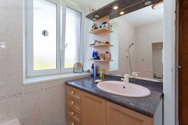 Exclusivité, à vendre – Maison avec double garage et terrain clos – Vérosvres (71) - photo 6