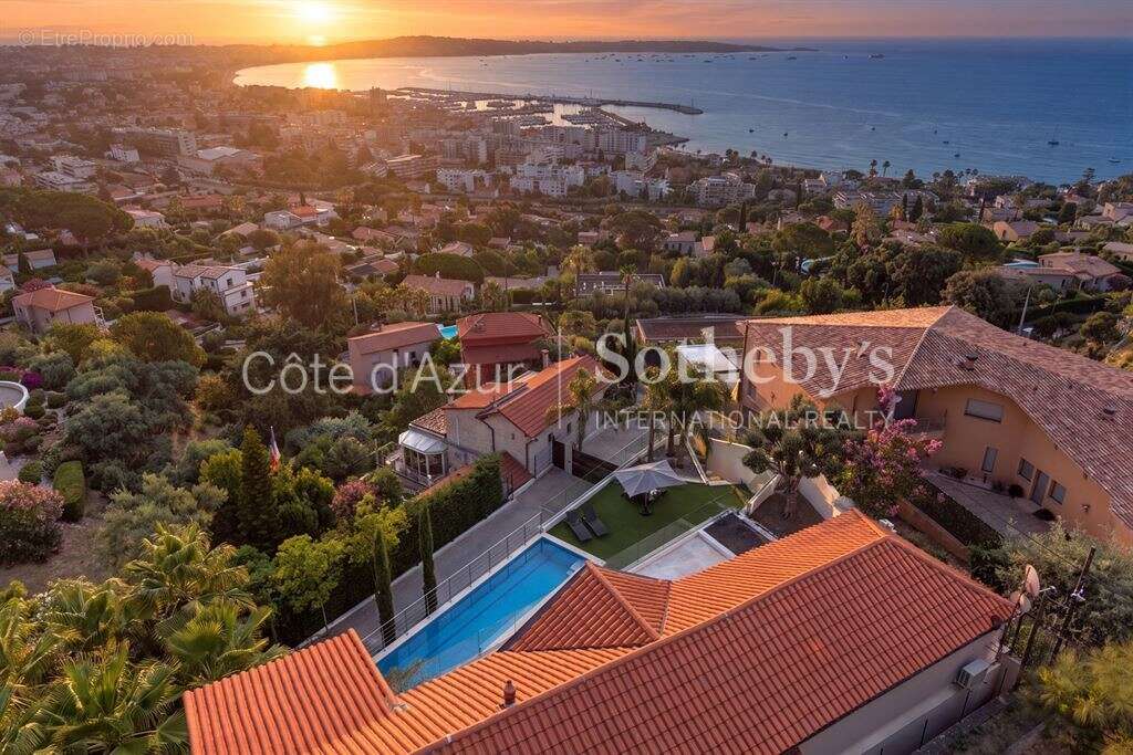 Villa contemporaine rénovée avec vue panoramique mer et Cap d’Antibes - photo 19
