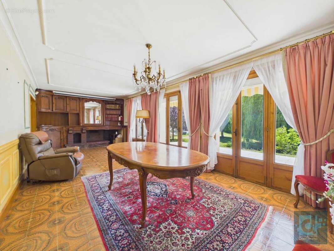 En exclusivité, élégance et caractère pour cette maison familiale - photo 7