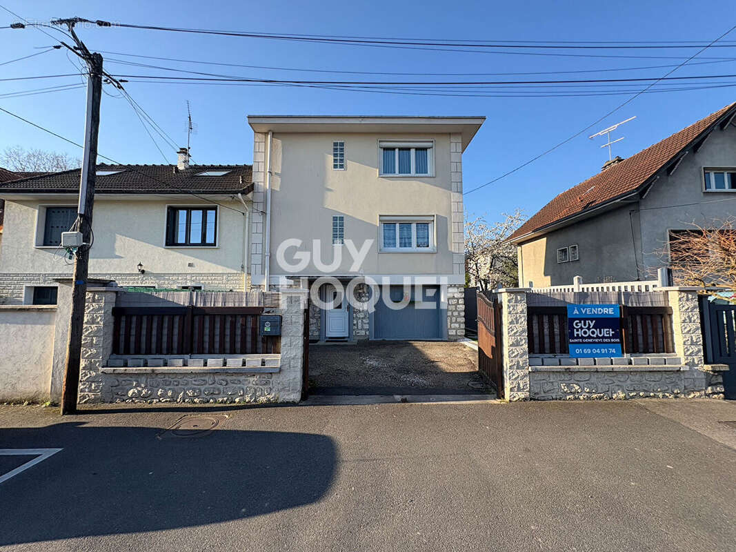 Maison à SAINTE-GENEVIEVE-DES-BOIS