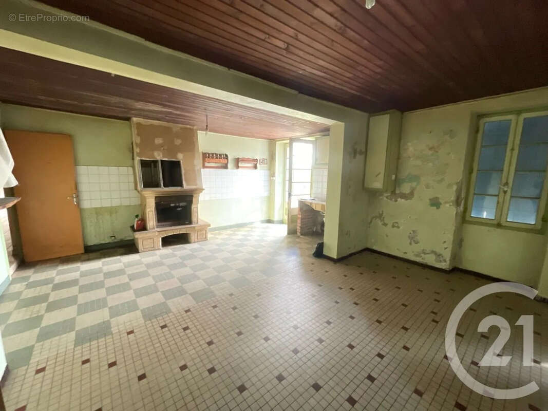 Maison 175 m² à La Clotte  - photo 2