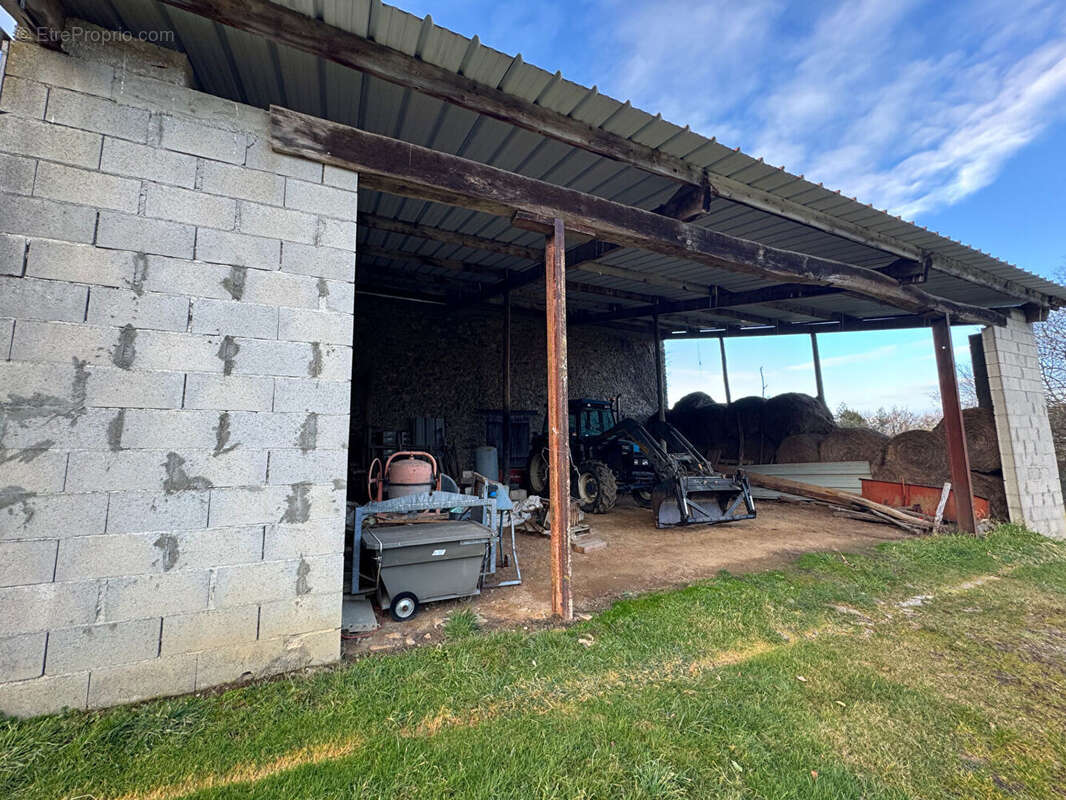 Terrain à AZERABLES