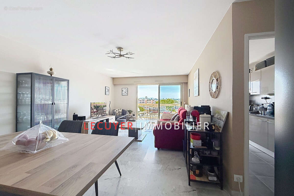 Appartement à VALLAURIS