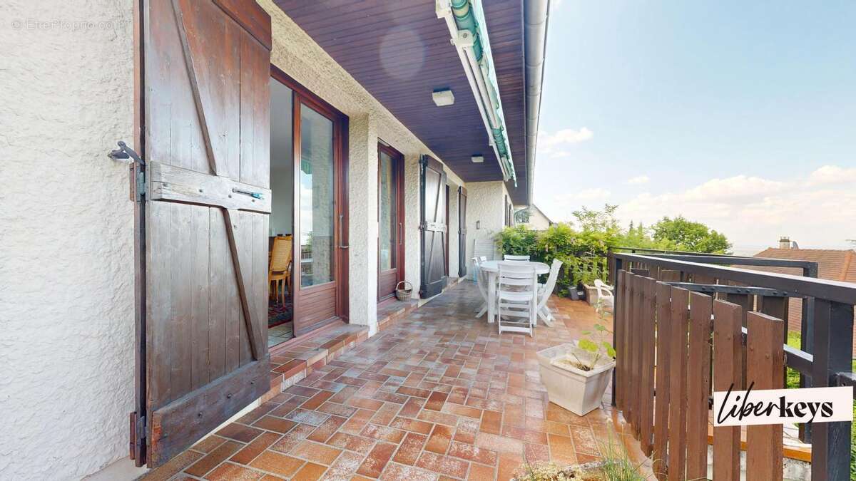 Maison à CORCELLES-LES-MONTS