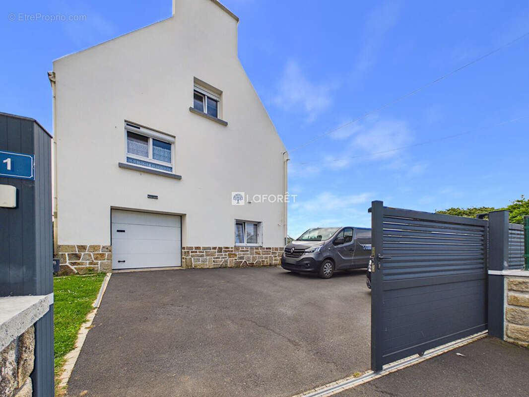 Maison à PLOUHINEC