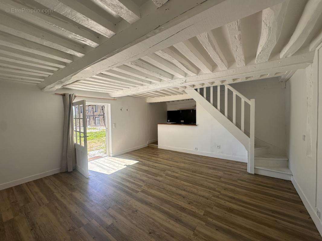 Maison à MEZIDON-CANON