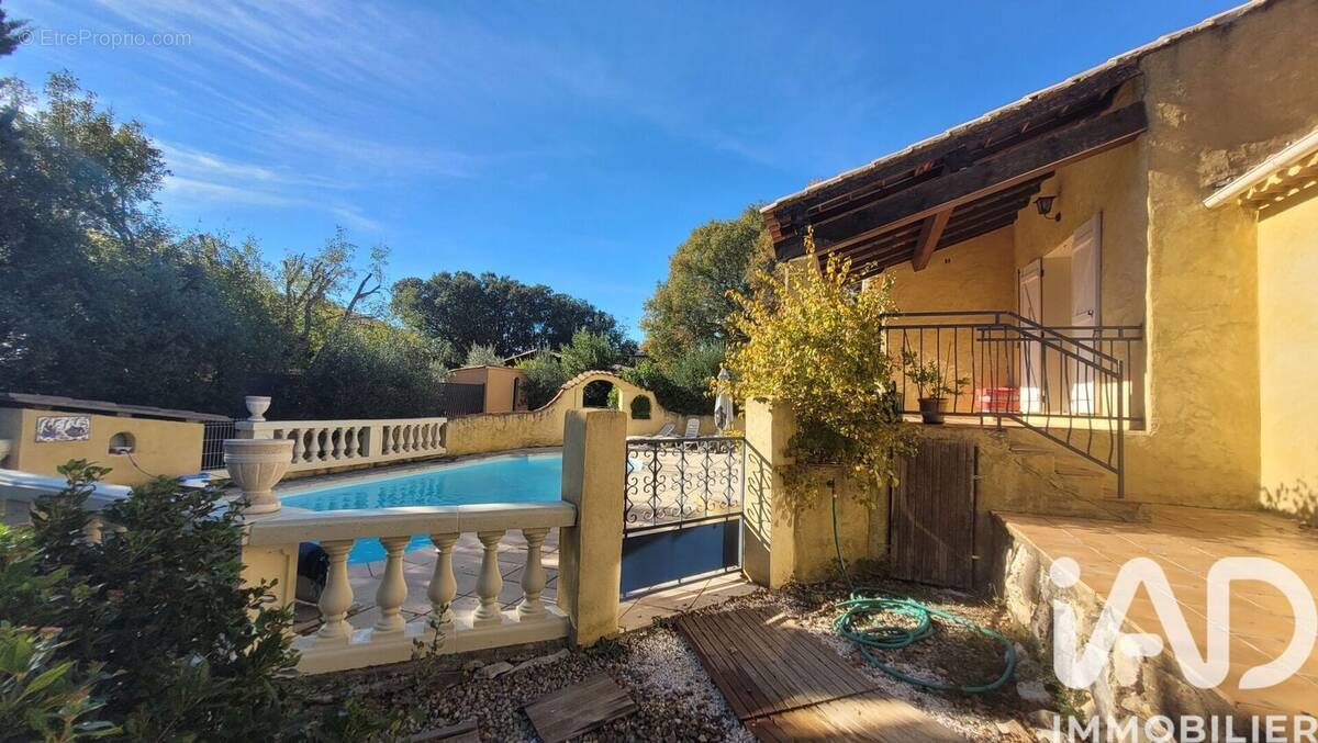 Photo 1 - Maison à REGUSSE