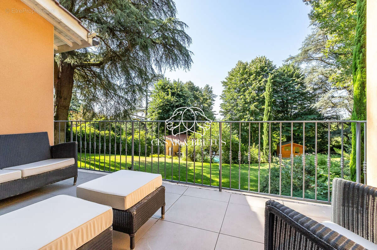 Maison 210 m² à Rillieux-La-Pape  - photo 6