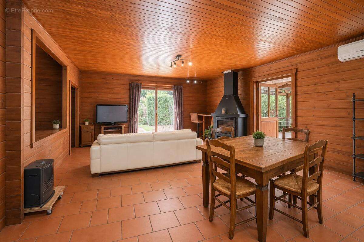 Maison 4 pièces de 121 m² à Meilhac - photo 3