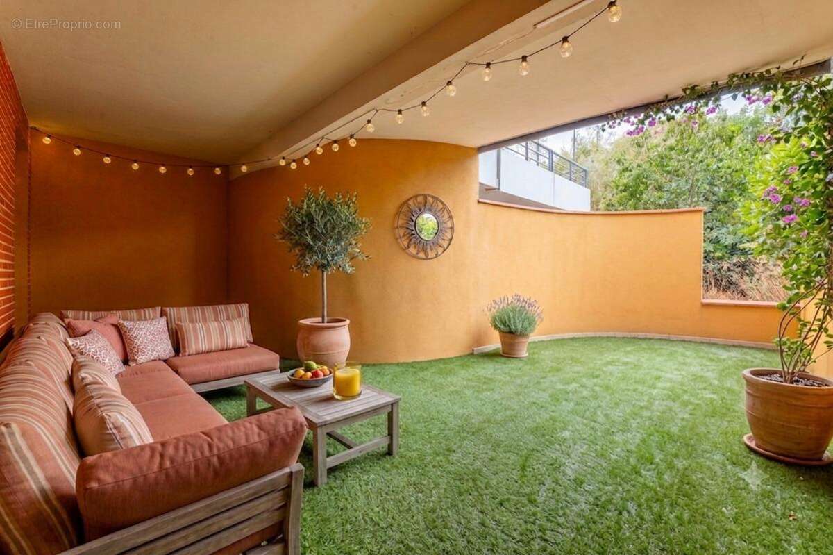 Coup de Cœur : T2 Rez-de-Jardin - Terrasse Immense de 44 m² - photo 11