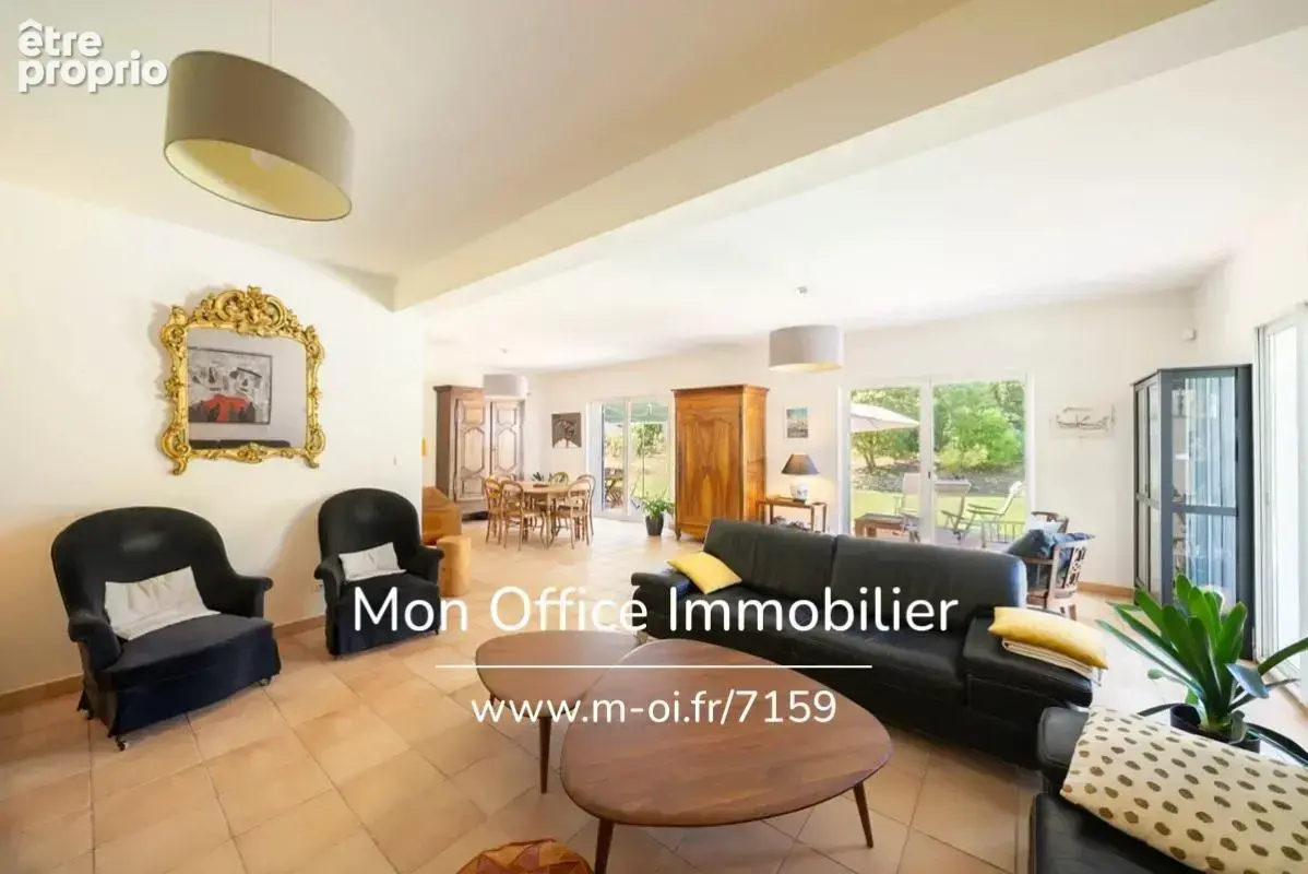 Référence : 7159-DVI. - AIX EN PROVENCE - Celony - Bastide de caractère de 172 m² sur un terrain plat de 2 300 m² avec piscine - photo 3