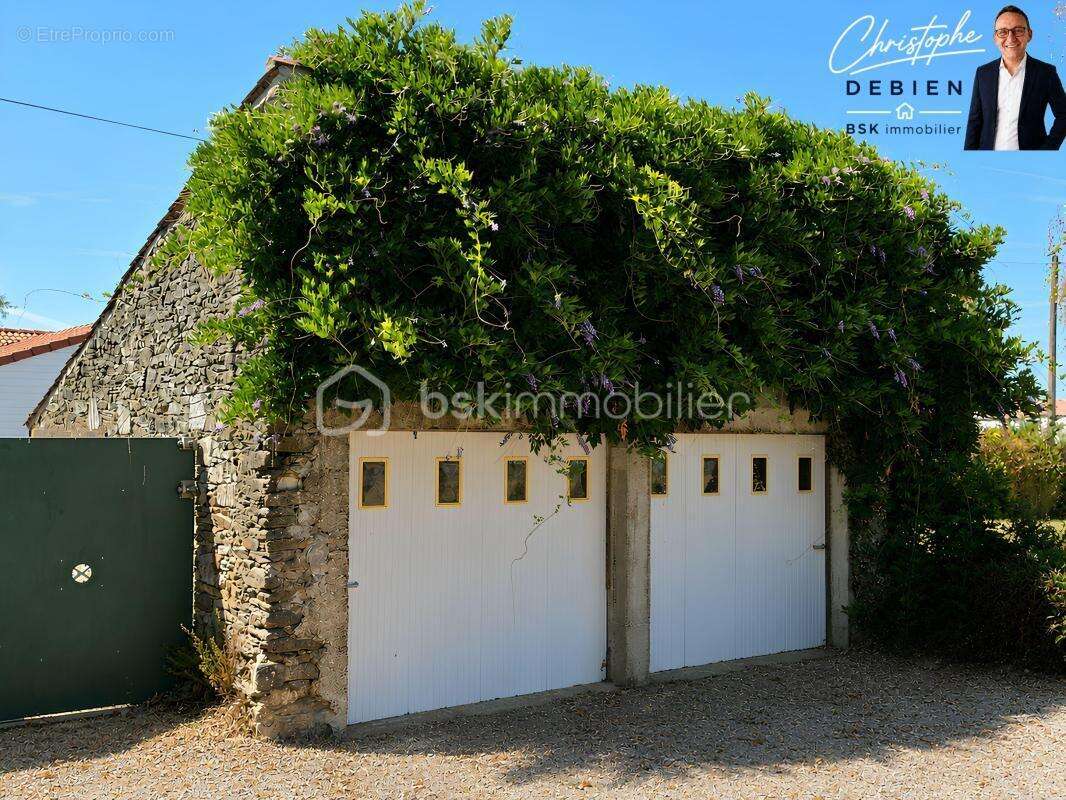 Les brouzils – 73 m² à rénover – terrain constructible 427 m² – garage – double projet possible – - photo 8