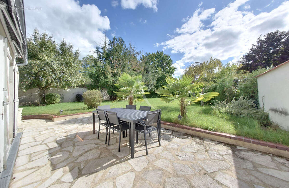 Maison à FLEURY-LA-VALLEE