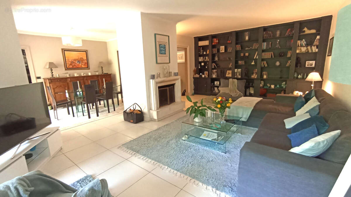 Appartement à VILLE-D&#039;AVRAY