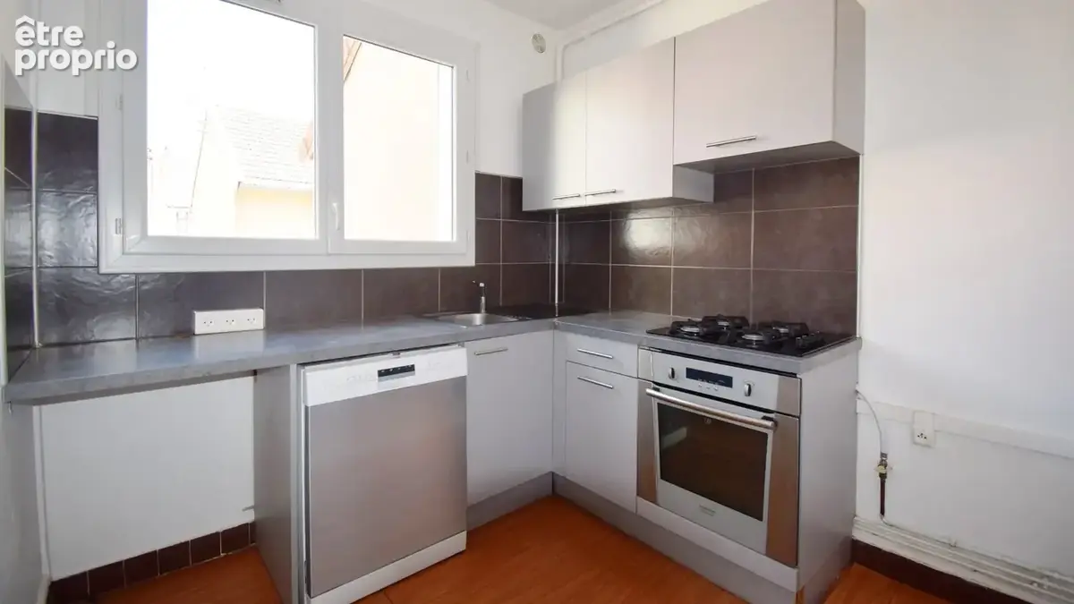 A VENDRE - Plan d'eau - Appartement 4 pièces avec garage et cave. - photo 4