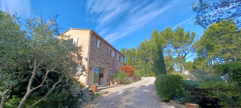 Maison à PERNES-LES-FONTAINES