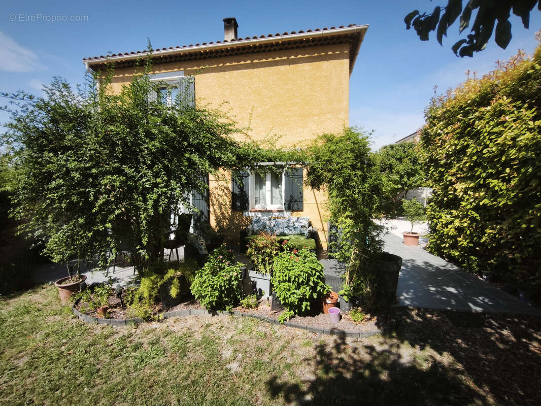Maison à SAINT-CHAMAS