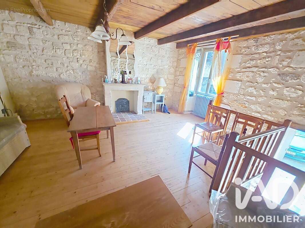 Photo 4 - Maison à LA ROCHEBEAUCOURT-ET-ARGENTINE