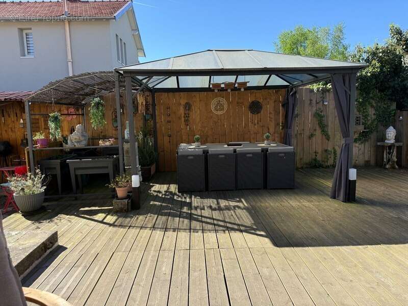 Maison à vendre 4 pièces TARBES (65) - Jardin arboré - piscine - photo 16