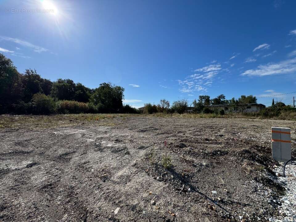Terrain 650 m² à Ricaud  - photo 2