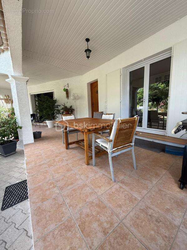 Maison à POUZOLLES
