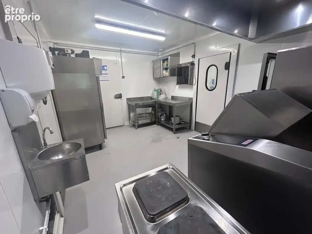 Proche de LILLE (59) - Local d'activité de 320 m2 avec 13 places de parking privatives - photo 7