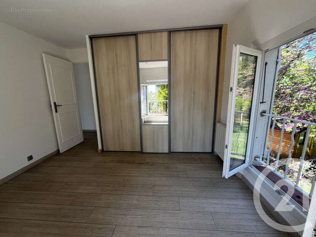 Maison à ROQUEFORT-LES-PINS