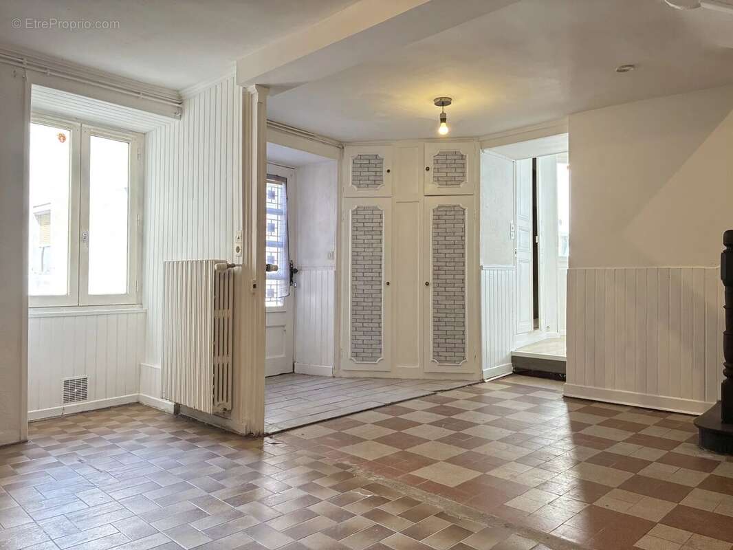 Maison de ville à Montmorillon, idéal pour investisseurs - photo 3