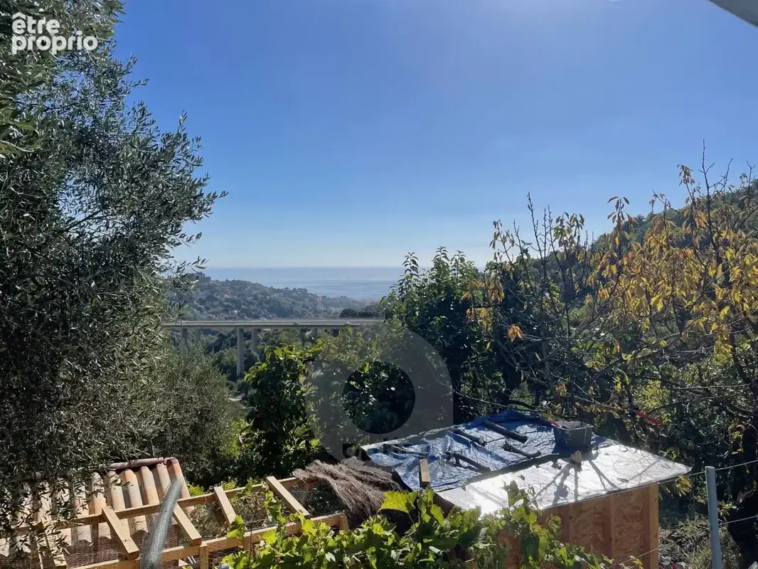 Route de Ste Agnès - Maison 3 pièces à Rénover avec terrasse et jardin - Accès pédestre - photo 4