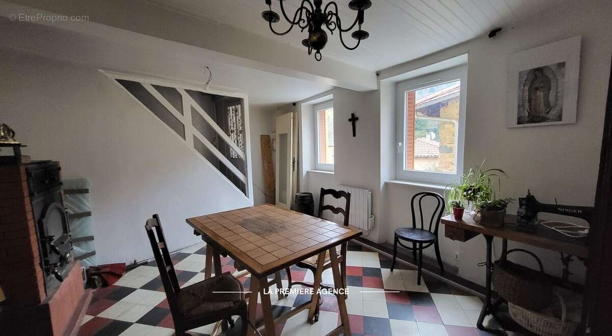 Maison à SAINT-CLEMENT-SUR-VALSONNE