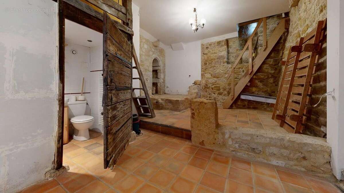 Maison au coeur d'un des plus beaux villages de France, à rénover, avec appartement indépendant et garage - photo 10