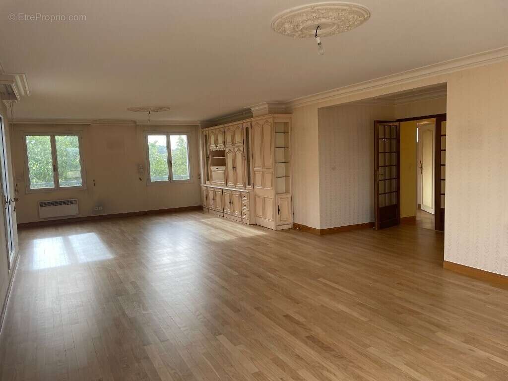 Appartement 192 m² à Orleans  - photo 3