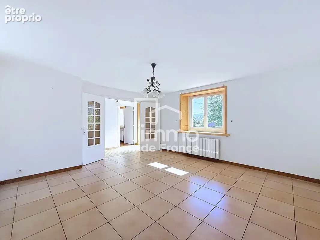 Photo Appartement à Montanges au prix de 150 000€