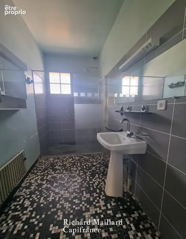 EXCLUSIVITÉ — Maison de caractère à fort potentiel à rénover — Cadre naturel exceptionnel  sur 3 300 m² de terrain - photo 19